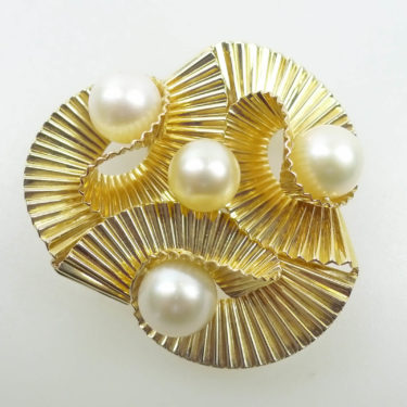 pearl-brooch-by-cartier