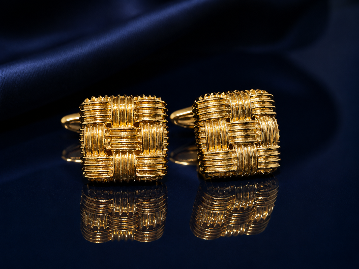 18K Yellow Gold Knot Cufflinks
